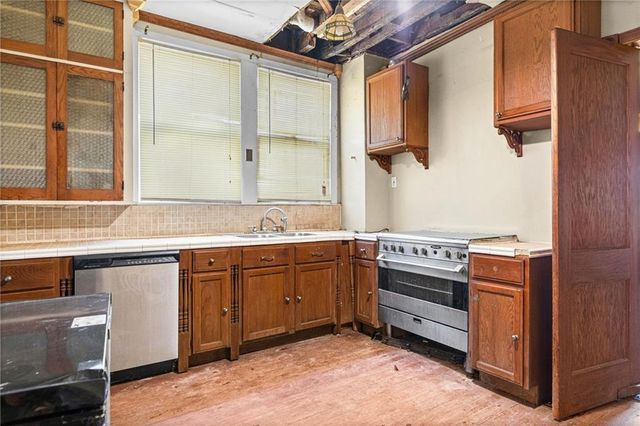 524 Cypress Avenue, Kansas City, MO 64124