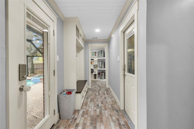 52 Dewberry Court, Lake Jackson, TX 77566