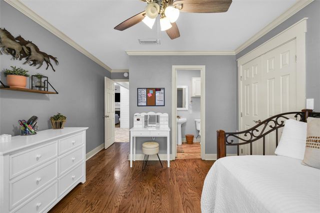 52 Dewberry Court, Lake Jackson, TX 77566