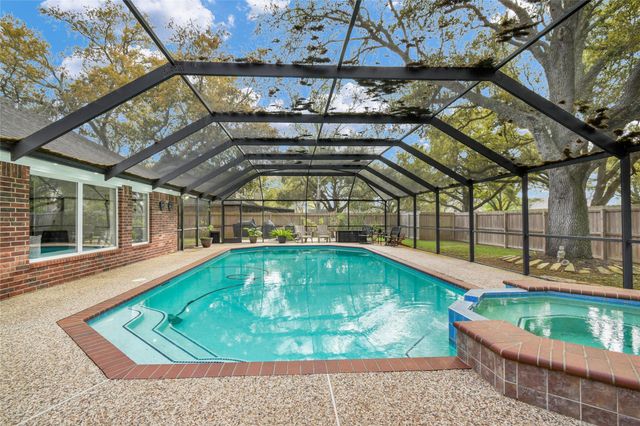 52 Dewberry Court, Lake Jackson, TX 77566