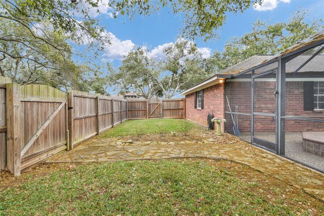 52 Dewberry Court, Lake Jackson, TX 77566