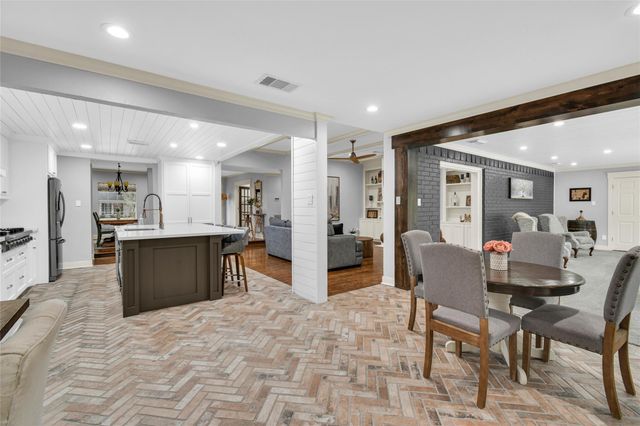 52 Dewberry Court, Lake Jackson, TX 77566