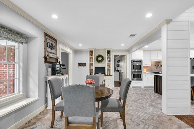 52 Dewberry Court, Lake Jackson, TX 77566