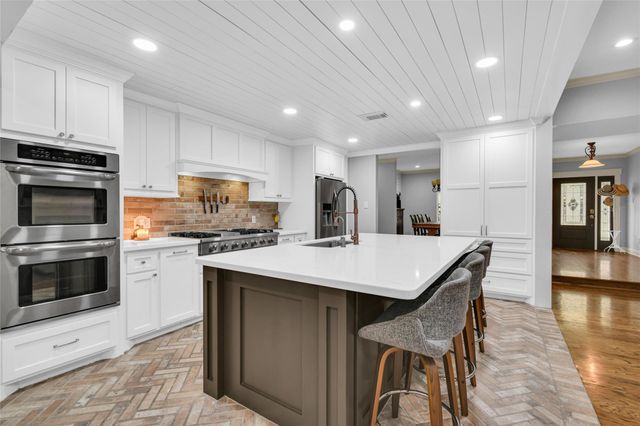 52 Dewberry Court, Lake Jackson, TX 77566