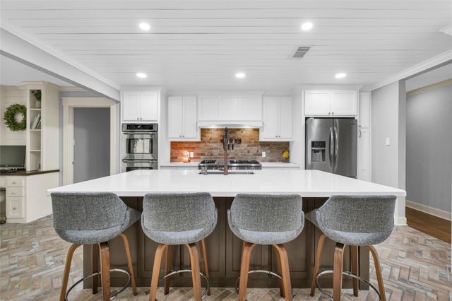 52 Dewberry Court, Lake Jackson, TX 77566