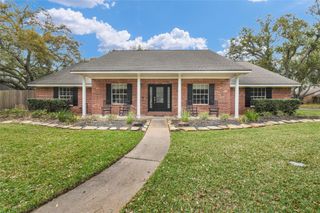 52 Dewberry Court, Lake Jackson, TX 77566