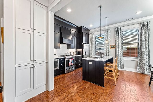 1852 N Meridian Drive, Fayetteville, AR 72701