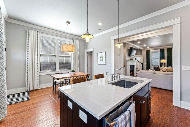 1852 N Meridian Drive, Fayetteville, AR 72701