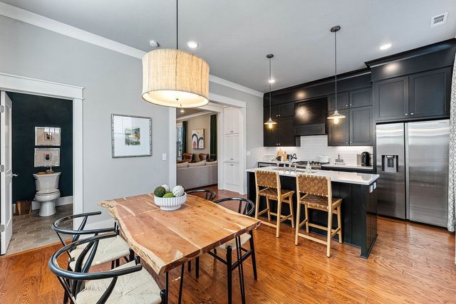 1852 N Meridian Drive, Fayetteville, AR 72701