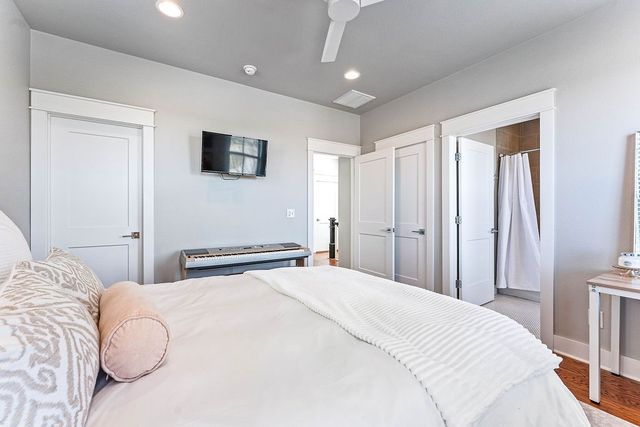 1852 N Meridian Drive, Fayetteville, AR 72701