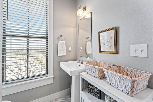 1852 N Meridian Drive, Fayetteville, AR 72701