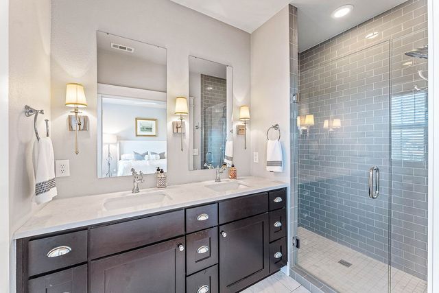 1852 N Meridian Drive, Fayetteville, AR 72701