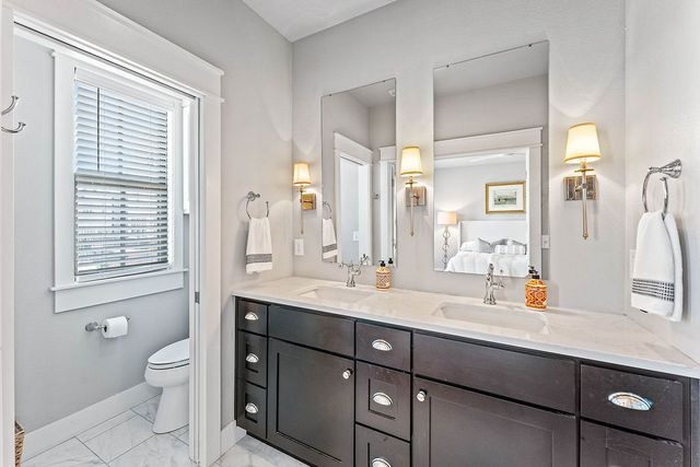 1852 N Meridian Drive, Fayetteville, AR 72701