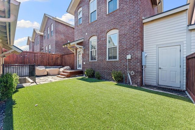 1852 N Meridian Drive, Fayetteville, AR 72701