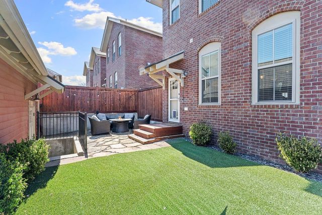 1852 N Meridian Drive, Fayetteville, AR 72701