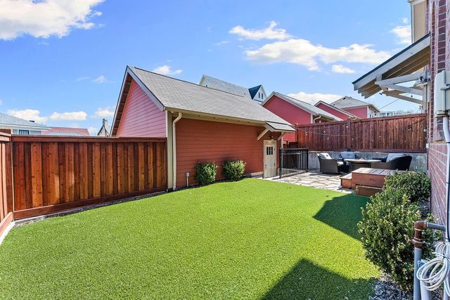 1852 N Meridian Drive, Fayetteville, AR 72701