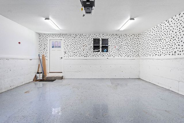 1852 N Meridian Drive, Fayetteville, AR 72701