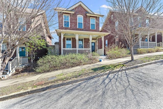 1852 N Meridian Drive, Fayetteville, AR 72701