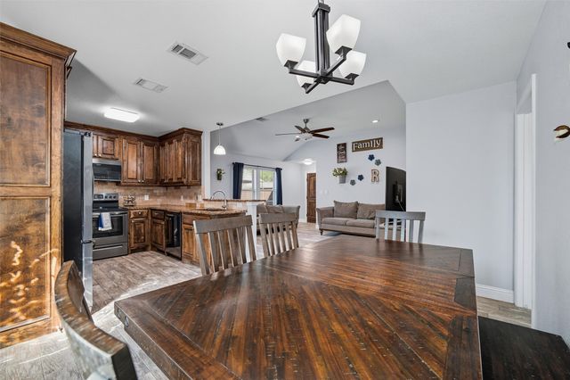 306 E Cotter Avenue, Alvarado, TX 76009