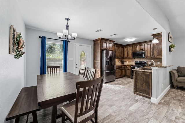 306 E Cotter Avenue, Alvarado, TX 76009