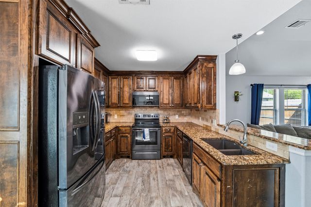 306 E Cotter Avenue, Alvarado, TX 76009
