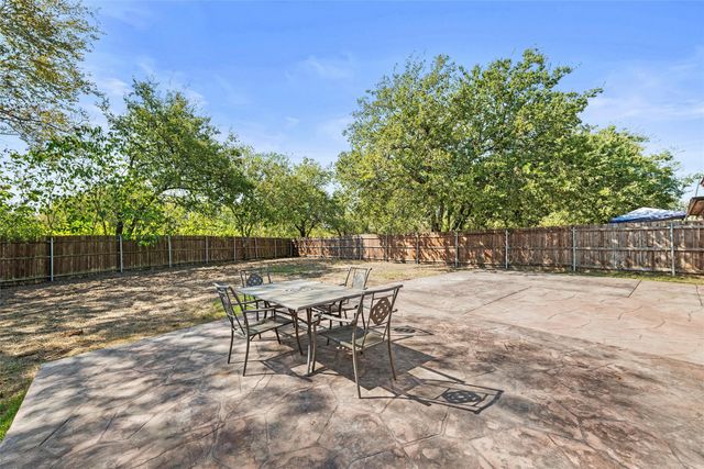 306 E Cotter Avenue, Alvarado, TX 76009