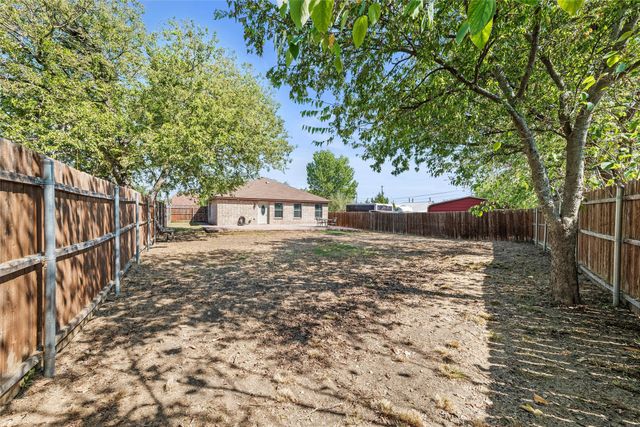 306 E Cotter Avenue, Alvarado, TX 76009