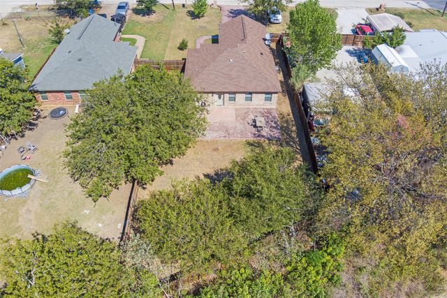 306 E Cotter Avenue, Alvarado, TX 76009