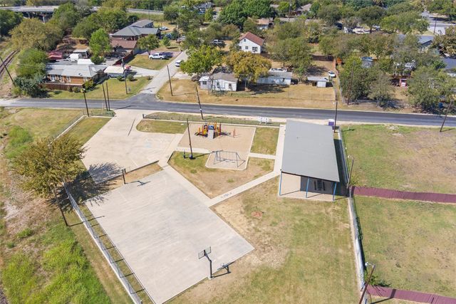 306 E Cotter Avenue, Alvarado, TX 76009