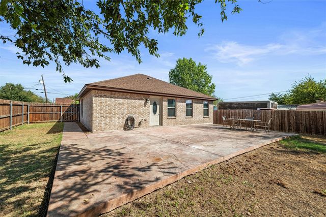 306 E Cotter Avenue, Alvarado, TX 76009