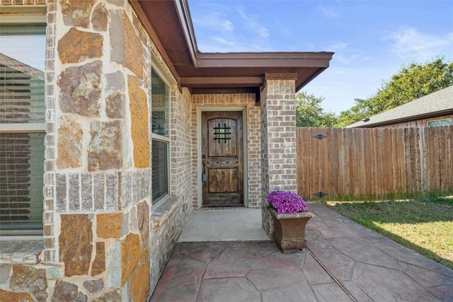 306 E Cotter Avenue, Alvarado, TX 76009