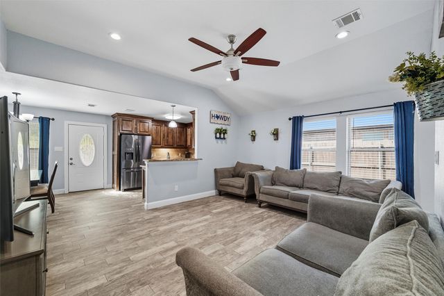 306 E Cotter Avenue, Alvarado, TX 76009