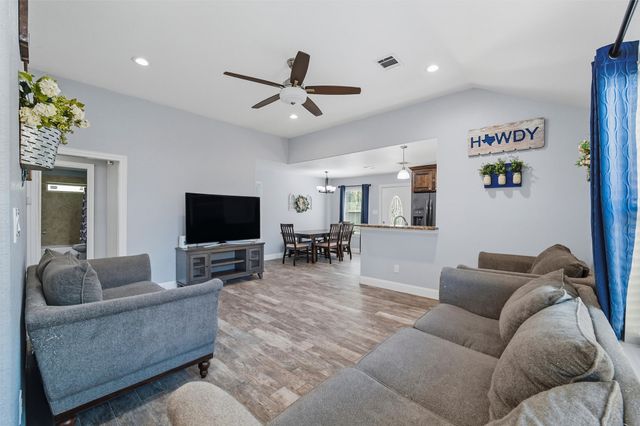 306 E Cotter Avenue, Alvarado, TX 76009