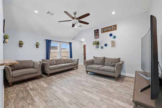 306 E Cotter Avenue, Alvarado, TX 76009