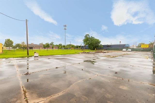 1811 Shaver Street, Pasadena, TX 77502