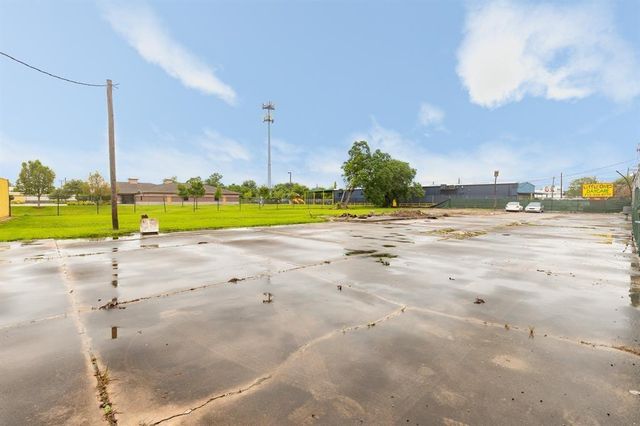 1811 Shaver Street, Pasadena, TX 77502