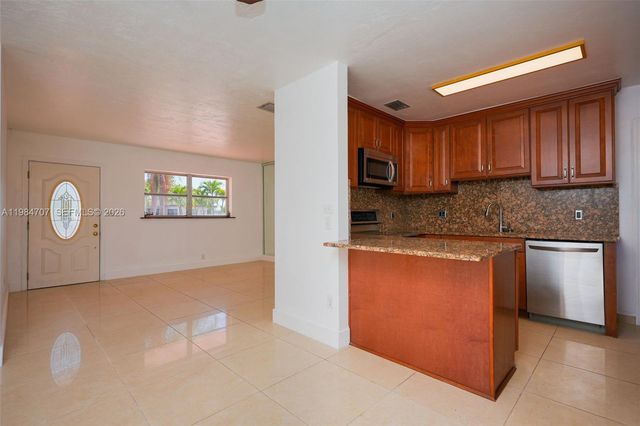 10521 SW 41st Terrace, Miami, FL 33165