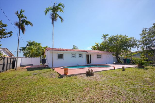 10521 SW 41st Terrace, Miami, FL 33165