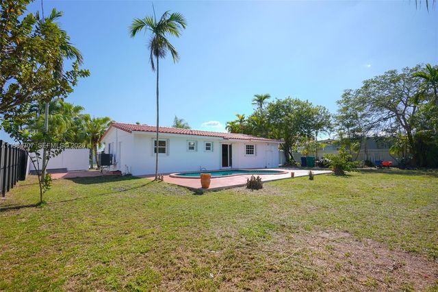 10521 SW 41st Terrace, Miami, FL 33165