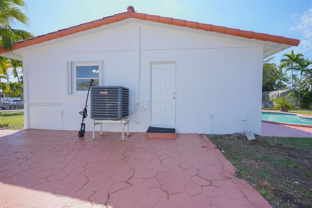 10521 SW 41st Terrace, Miami, FL 33165
