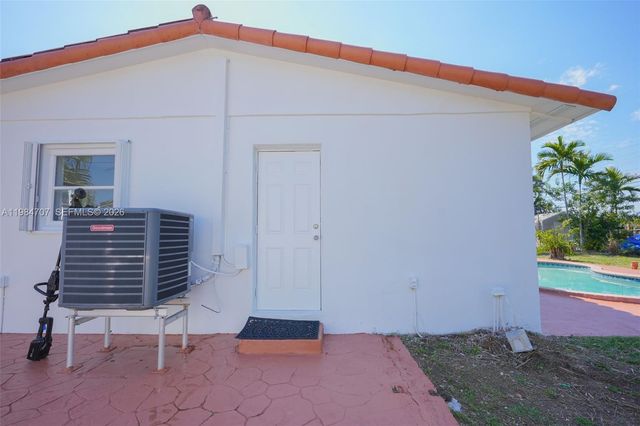 10521 SW 41st Terrace, Miami, FL 33165