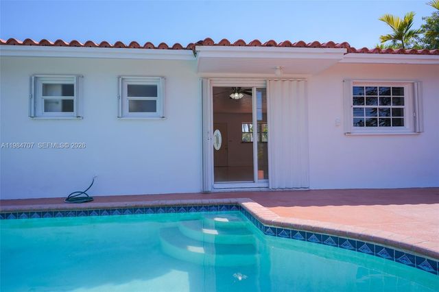 10521 SW 41st Terrace, Miami, FL 33165
