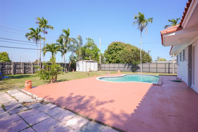 10521 SW 41st Terrace, Miami, FL 33165