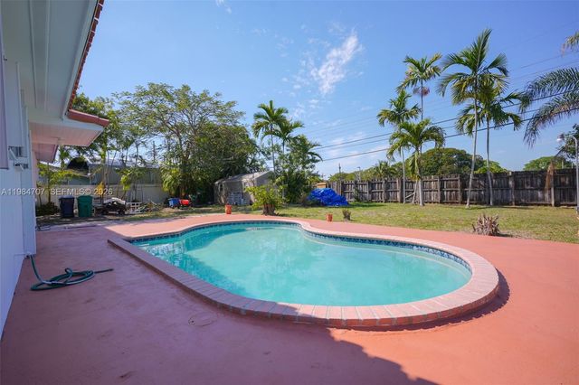 10521 SW 41st Terrace, Miami, FL 33165