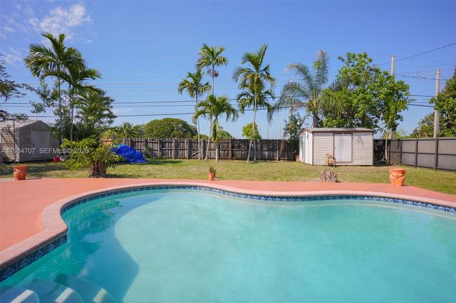 10521 SW 41st Terrace, Miami, FL 33165