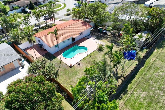 10521 SW 41st Terrace, Miami, FL 33165
