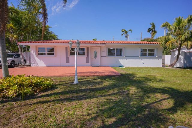 10521 SW 41st Terrace, Miami, FL 33165