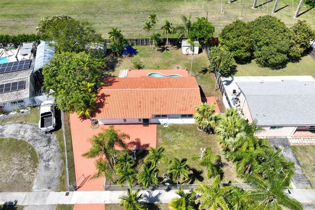 10521 SW 41st Terrace, Miami, FL 33165