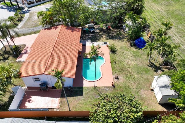 10521 SW 41st Terrace, Miami, FL 33165