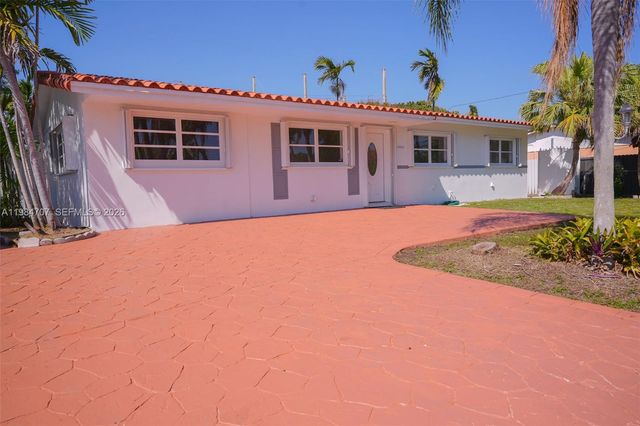 10521 SW 41st Terrace, Miami, FL 33165